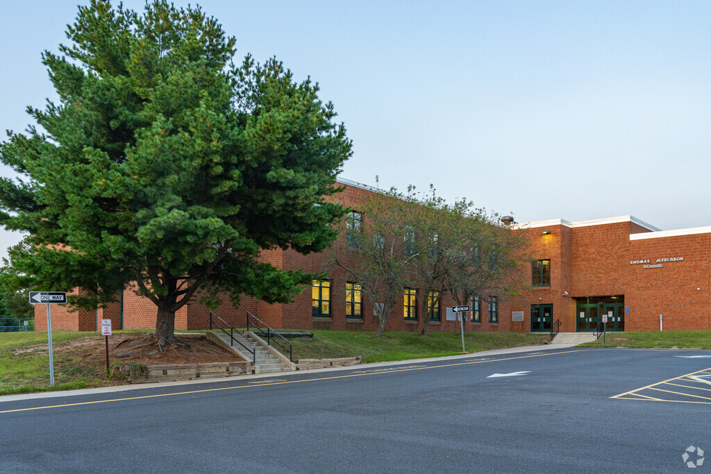 Thomas Jefferson Elementary School boasts a student-teacher ratio of 9 to 1.