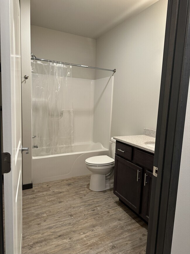 950 Commercial St unit 202, Lisbon, IA 52253 - photo 6