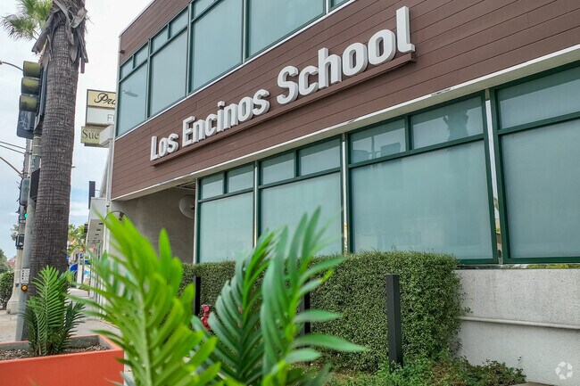 Los Encinos School