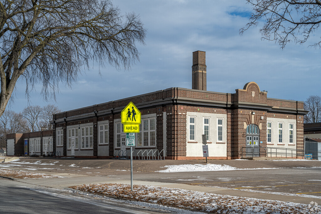 Hiawatha Community School is located in Minneapolis, Minnesota.
