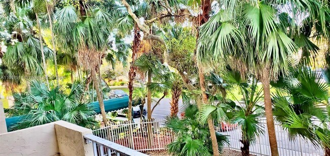 Vecino Del Mar unit 212, North Miami, FL 33181 - photo 3