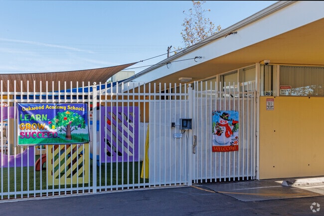 Oakwood Academy Elementary are encouraged to set educational goals.
