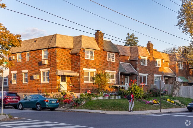 Townhomes are among the more popular housing styles in Stonehurst, often made with brick.