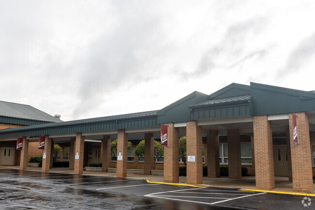 Bascom Elementary School provides education in the neighborhood of 
Outlying Trumbull County