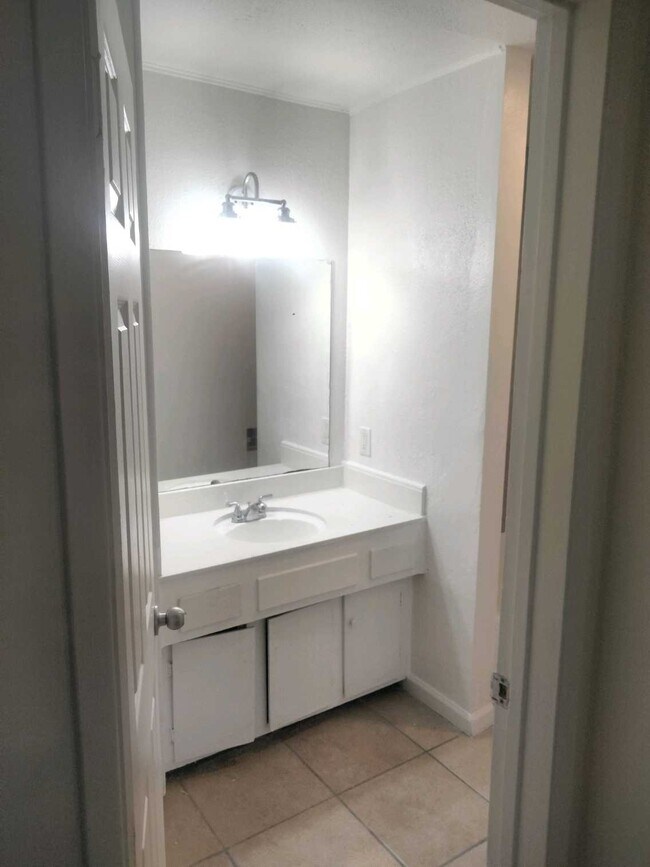 279 Moss St unit Villa Campestre Unit, Chula Vista, CA 91911 - photo 5