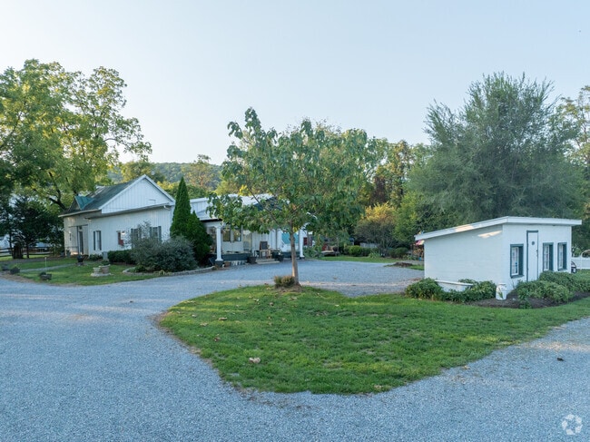 Village Montessori Bluemont