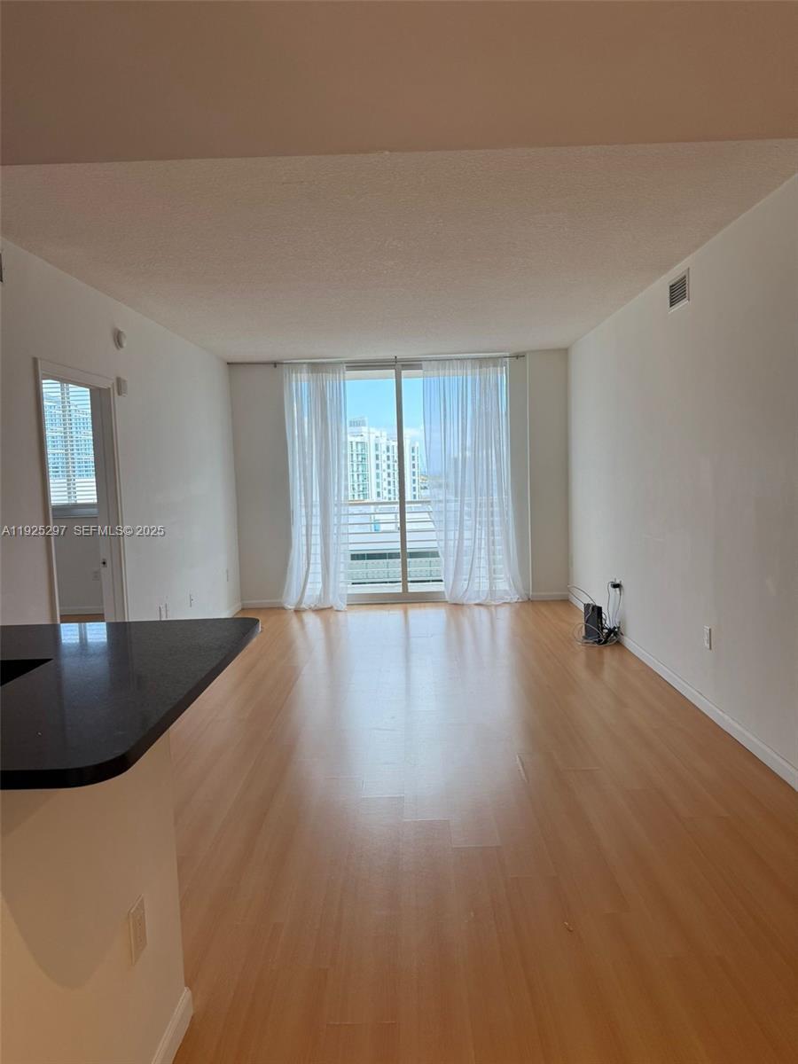 Venture At Aventura East unit 1008, Miami, FL 33180 - photo 1