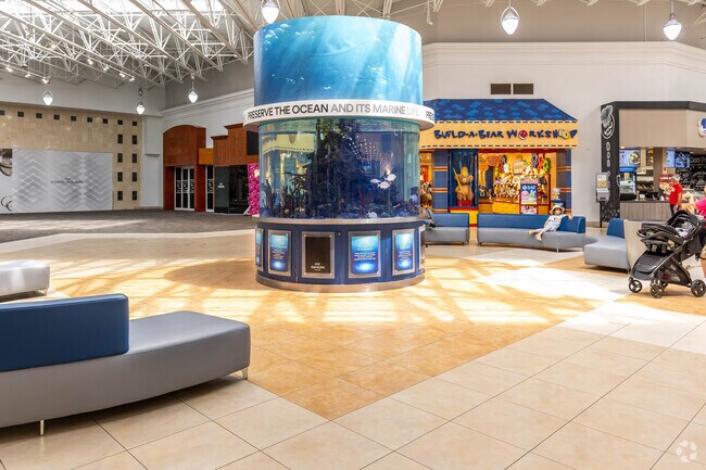 The aquarium in the center of the Coral Square Mall, near Pine Ridge.