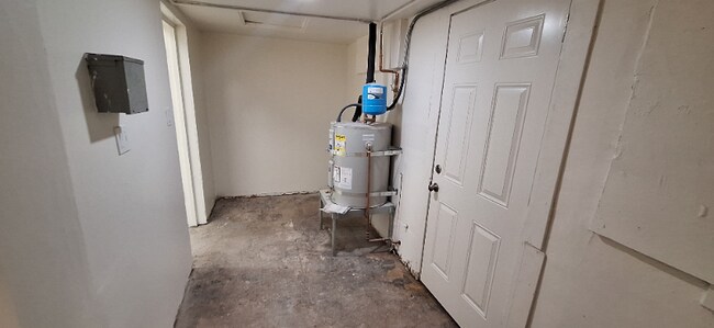 1436 W Martin Luther King jr Blvd, Los Angeles, CA 90062 - photo 6