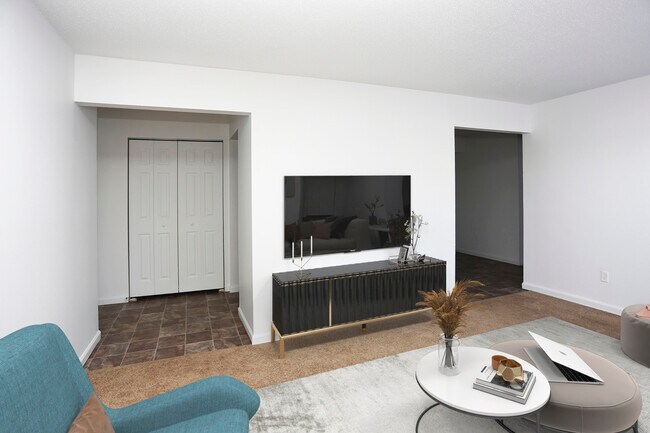 Five Points Courtyard Apartments, Toledo, OH 43613 - photo 5