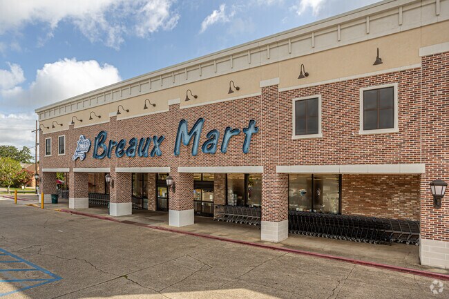Breaux Mart strives to be the neighborhood grocery store in River Ridge.