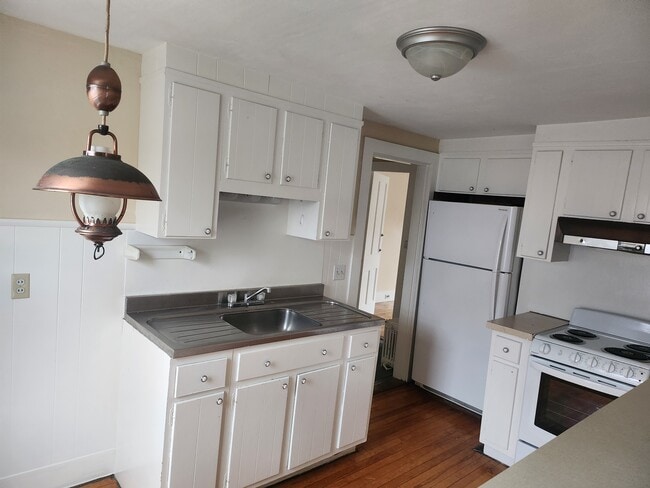 27 Walnut St unit 27 Walnut St, Holden, MA 01520 - photo 7