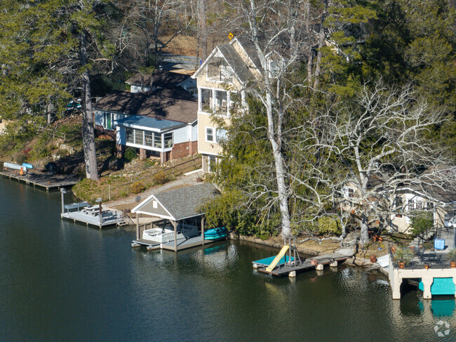 East Hampton is a lovely lakeside community in Rowell, Georgia.