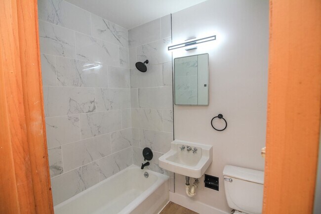 Uptown Flats, Sioux Falls, SD 57104 - photo 2