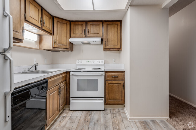 2BR, 2BA - 945 SF