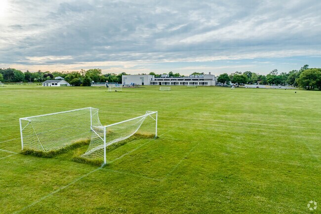 Niche.com gives Burr Intermediate School an overall score of an A-.