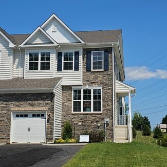625 Fountain View Cir, Allentown, PA 18104