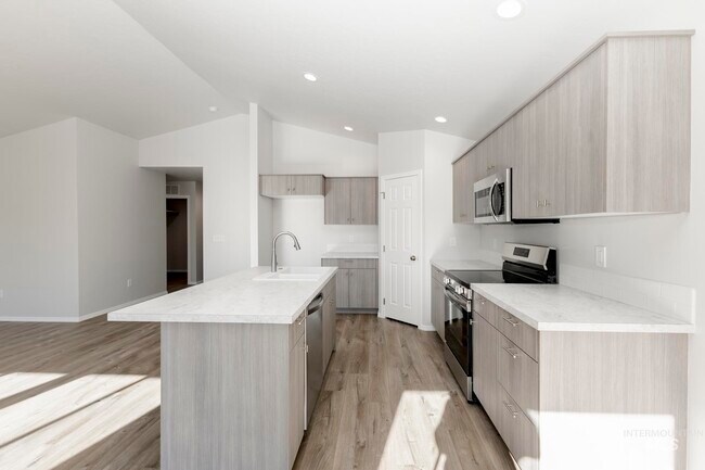 9053 W Violet St, Nampa, ID 83687 - photo 4