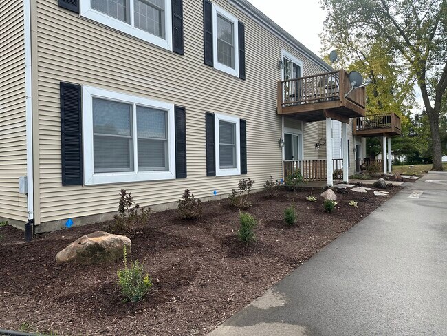 1551 Namekagon St unit 4, Hudson, WI 54016 - photo 2