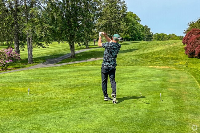 Colonial Park’s semi-private golf and tennis club dates back to 1910.