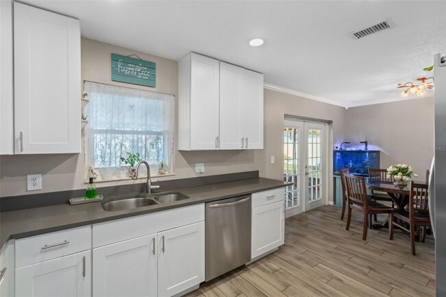 113 Cranbrooke Dr, Seffner, FL 33584 - photo 5