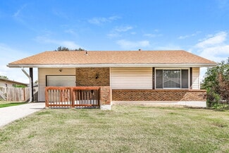 1690 Woodman Dr, Florissant, MO 63031