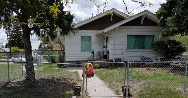121 W 8th St unit Upstairs, Cheyenne, WY 82007 - photo 2