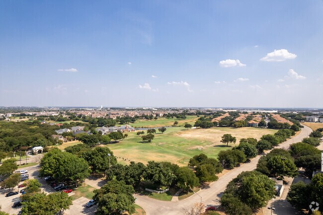 The Golf Club at Fossil Creek is a nearby premier golf resorts designed by golf legend, Arnold Palmer.