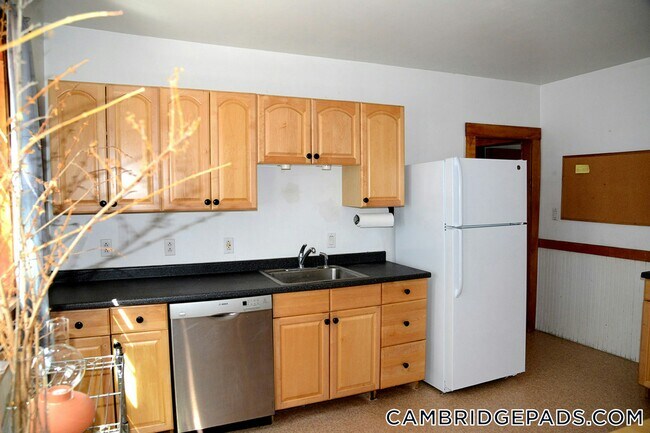 8 Adams Terrace unit 2, Cambridge, MA 02138 - photo 3