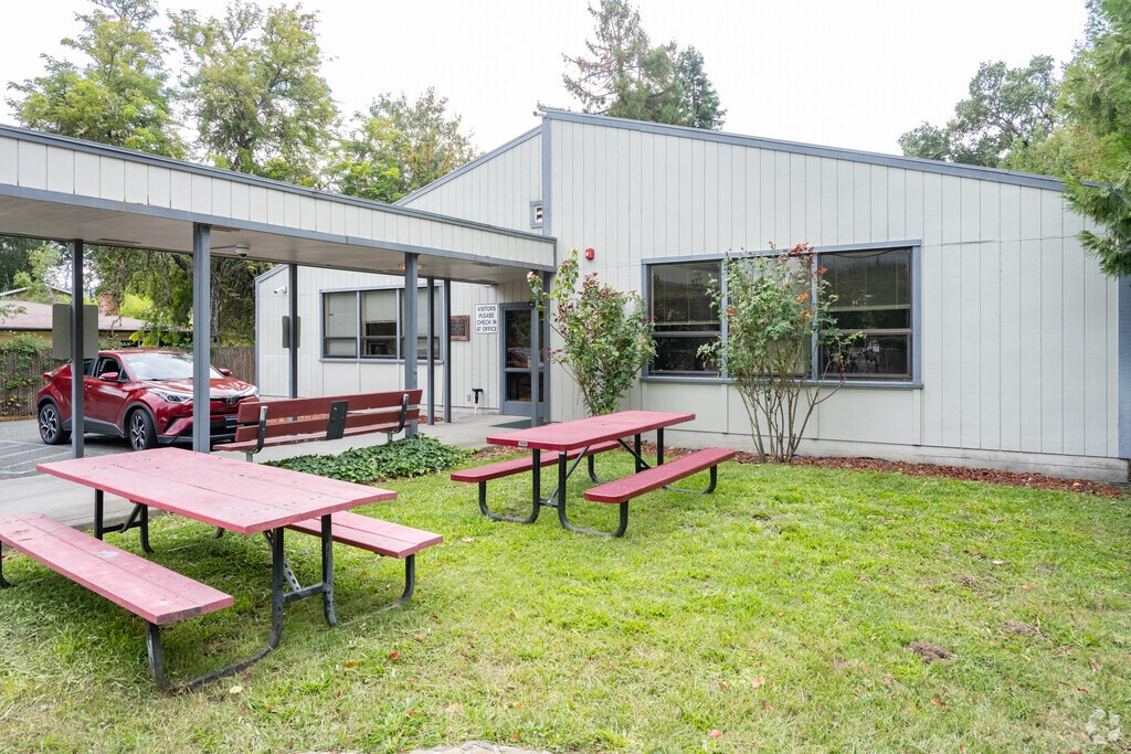 Your children will thrive at Sanhedrin Alternative School.