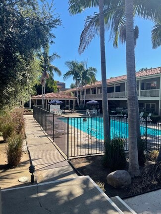 555 S La Veta Park Cir Unit 138, Orange, CA 92868