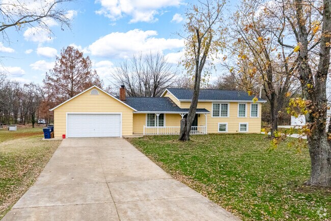 Foristell has various 20th century homes in both urban and rural settings.