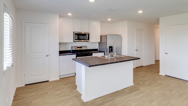 174 Ebbsfleet Dr unit 38476415, Uhland, TX 78640 - photo 4