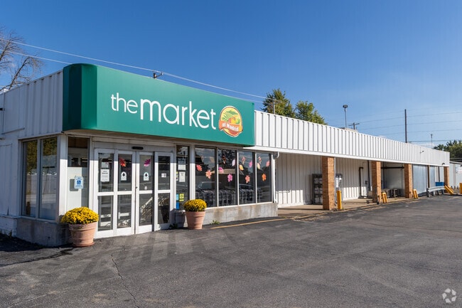 Market of Madrid provides everyday groceries close to home.