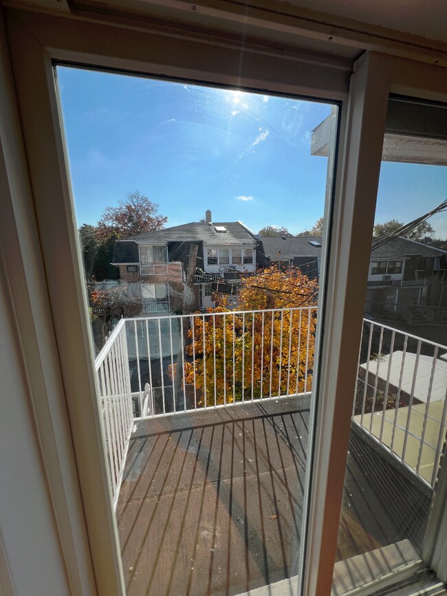 25016 41st Rd unit 2, Little Neck, NY 11363 - photo 4