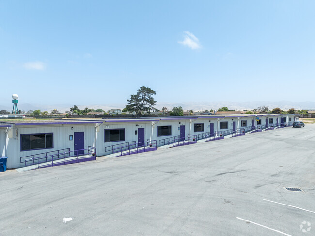 Discover excellence at La Gloria Elementary School in the heart of Gonzales.