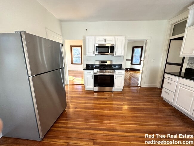 11 E Milton Rd, Brookline, MA 02445 - photo 4