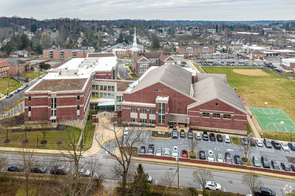 Radnor Middle School has 828 students in grades 6-8 with a student-teacher ratio of 11 to 1.