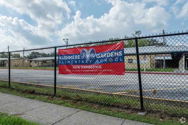 Kashmere Gardens Elementary earns a C- rating from niche.com.