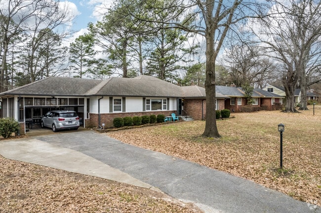 Ranch-style homes can also be found in Audubon Park.
