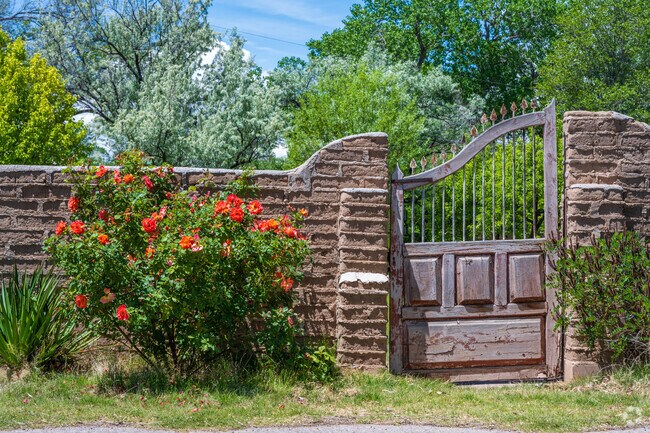 Old brick walls covered in stucco are common in the older areas of Adelino.