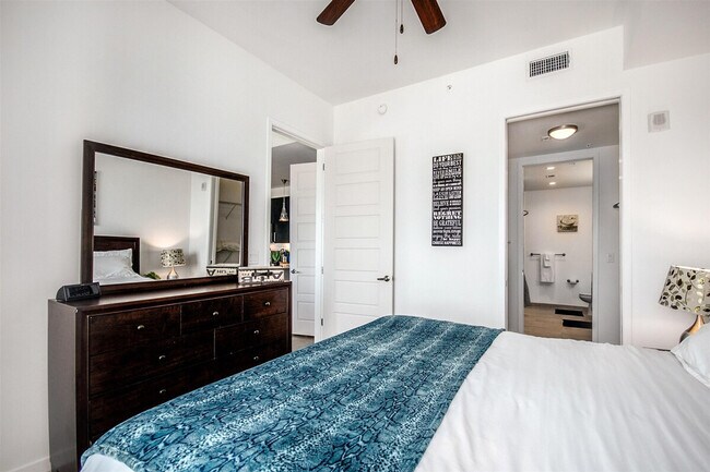 2002 Holcombe Blvd unit ID1359170P, Houston, TX 77030 - photo 5