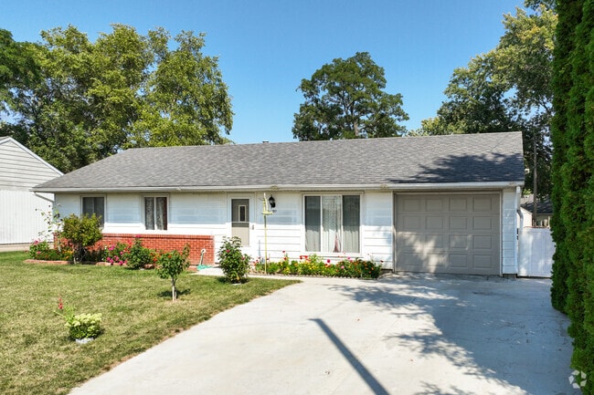Cute ranch homes are well taken care of in the neighborhood of Potter Hollow.