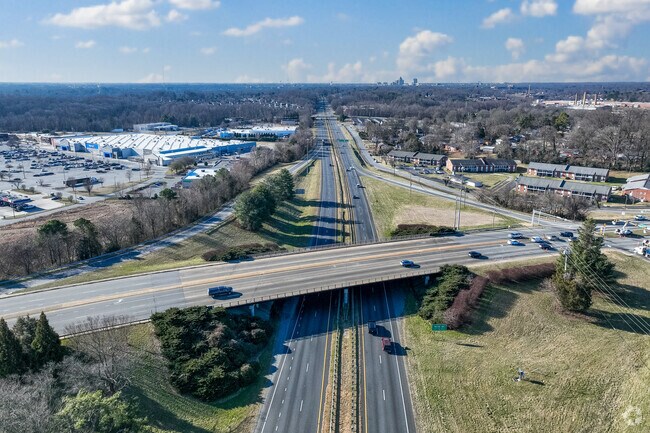 Kings Forest is conveniently located near major roads allowing easy travel to major cities.