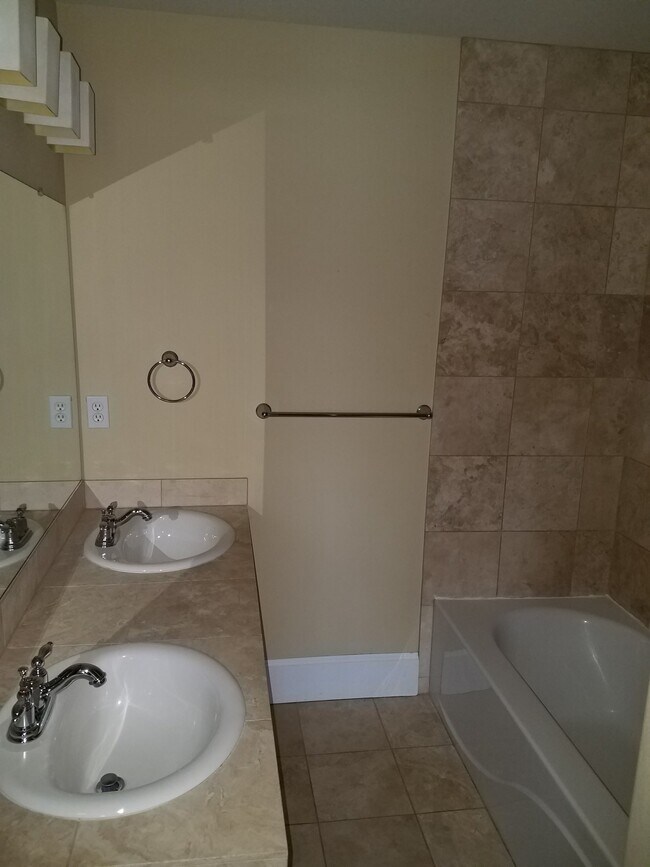 18465 SW Stepping Stone Dr unit 3, Beaverton, OR 97003 - photo 3