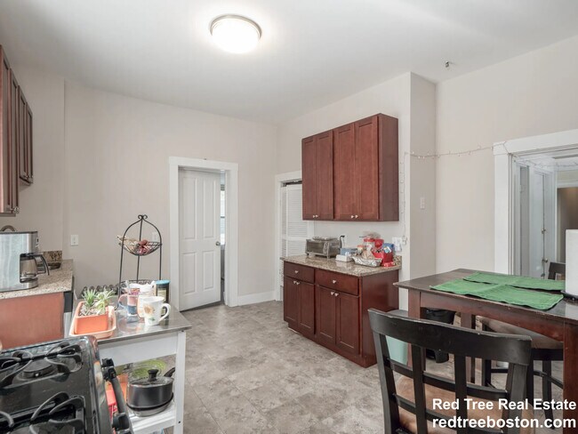 44 Cameron Ave unit 1, Somerville, MA 02144 - photo 4