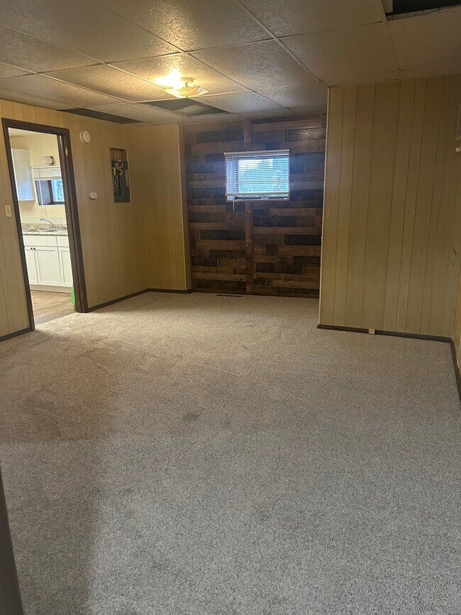 1824 N 2nd St unit 1824, Clinton, IA 52732 - photo 4