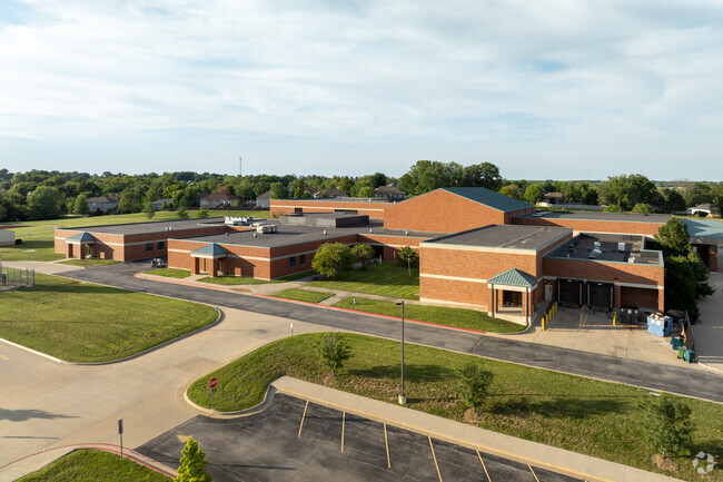 John B. Lange Middle School has a student to teacher ratio of 11 to 1.