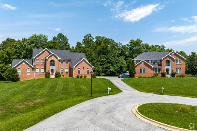 You'll find many modified colonials with the presence of a small castle all over Cloverly.