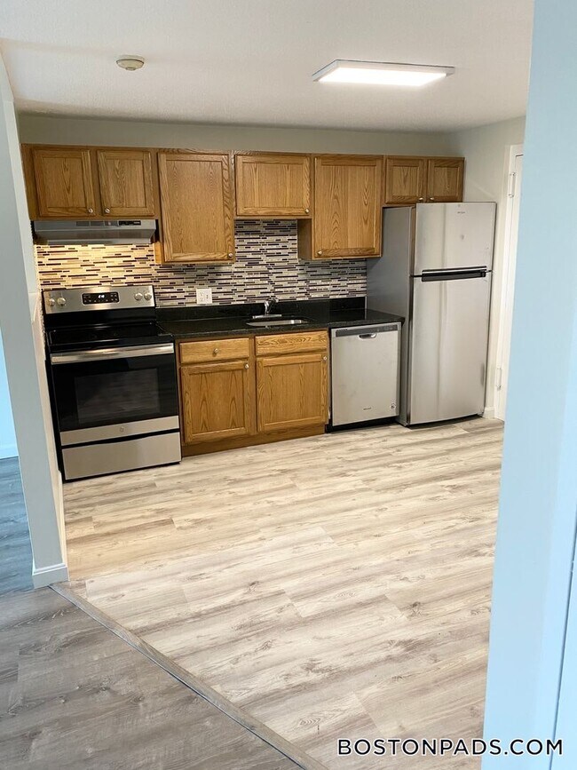 47 Princeton St unit 202, Leominster, MA 01453 - photo 4